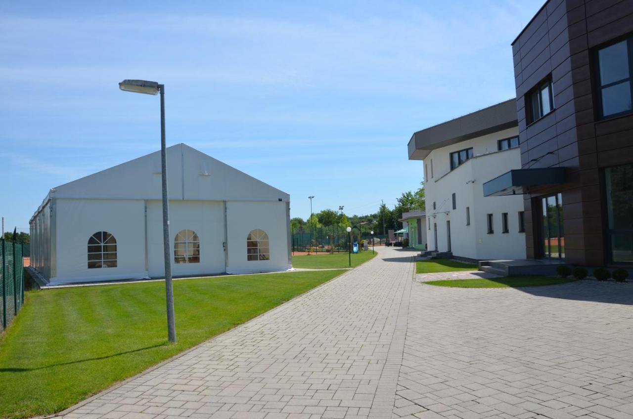 Penzion Rocket Club Lučenec エクステリア 写真