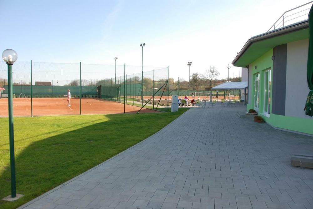 Penzion Rocket Club Lučenec エクステリア 写真